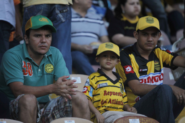 Imágenes de ambiente del Clásico Sampedrano Real España vs Marathón