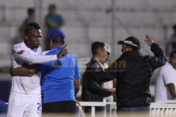 CURIOSAS: La pelea de Kevin Álvarez con Osman Madrid y el aguacero en el Puerto