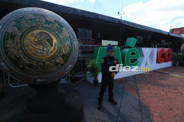 Fotos: Afición catracha llega en gran número al estadio Azteca para apoyar a Honduras ante México