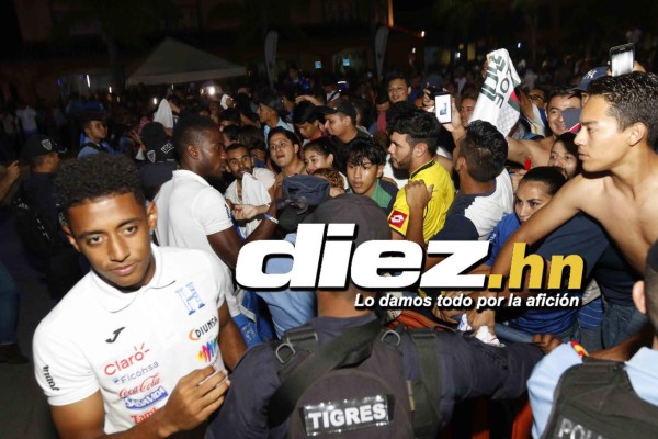 FOTOS EN CHOLOMA: El baile de Pinto, la selfie de Costly y el hombre vestido de mujer