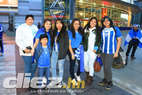 Selección catracha recibe el apoyo su afición en Vancouver