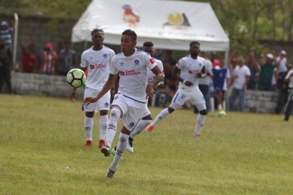 Nahún Espinoza ya tiene definido su 11 titular con el Olimpia