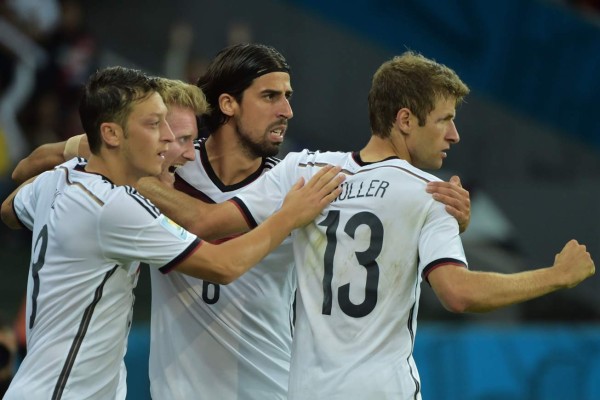 Alemania derrotó 2-1 a Argelia y ser rival de Francia
