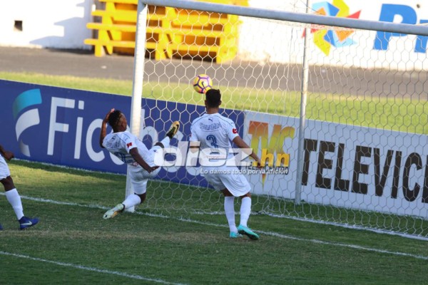 CURIOSO: La camisa de Alexander Aguilar, las gradas del Morazán y Castellón&nbsp;&nbsp;