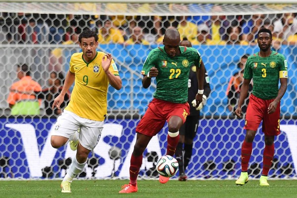 Brasil venció 4-1 a Camerún y amarra primer lugar