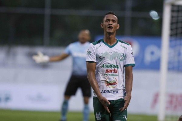 TOP: Futbolistas hondureños con más de 100 juegos en Liga Nacional que nunca han sido expulsados