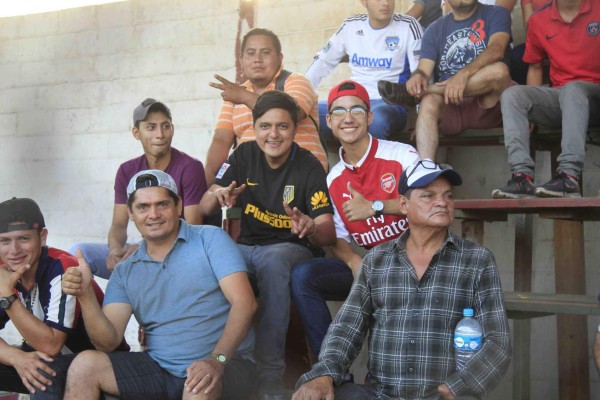 ¡AMBIENTAZO! La multitud que acompaña a los equipos en el Ascenso