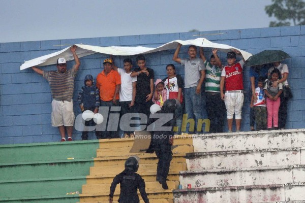 NO SE VIO EN TV: El detallazo de Bengtson con JC Espinoza y el homenaje a Adriel