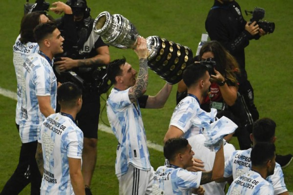 En imágenes: La llamada de Messi, el llanto de Neymar y el argentino que mandó a callar a Brasil