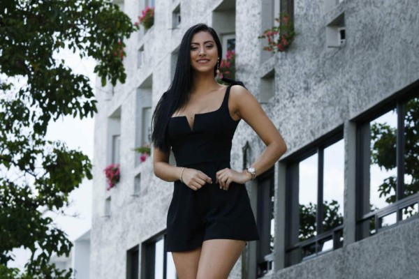 Así es Gaby Salazar, la 'chica de la suerte' y espectacular aficionada de Motagua