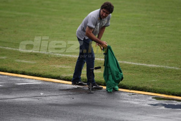 NO VISTE EN TV: El festejo de Platense y Diego Vazquez terminó bañado