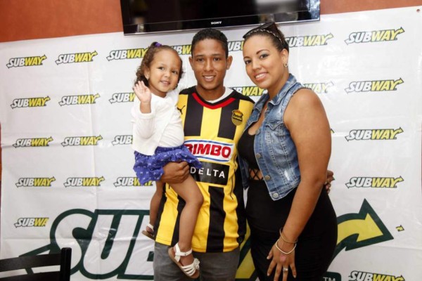 Las bellas esposas de los jugadores del Marathón y Real España