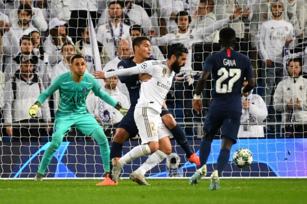 Fotos: El cariño a Keylor Navas en el Bernabéu, frío saludo con Courtois y el sufrimiento de Hazard