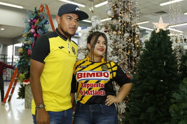 FOTOS: Real España comparte con sus aficionados en la tienda DIUNSA