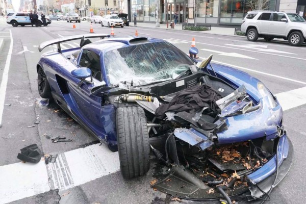 Destruye su Porsche Gemballa Mirage GT en New York; se fuga, pero la policía lo intercepta