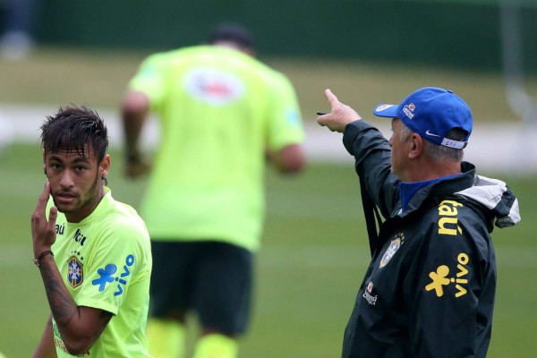 Si Scolari tuviera enfrente a Neymar no dormiría bien