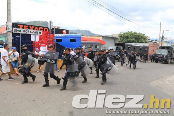 Bonito ambiente en el estadio Nacional para la final Olimpia-Motagua