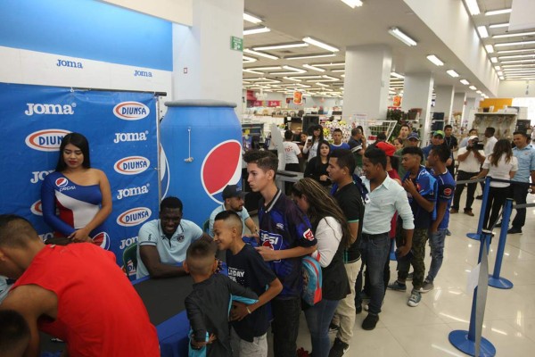 FOTOS: Motagua comparte con su afición antes del duelo contra Olimpia