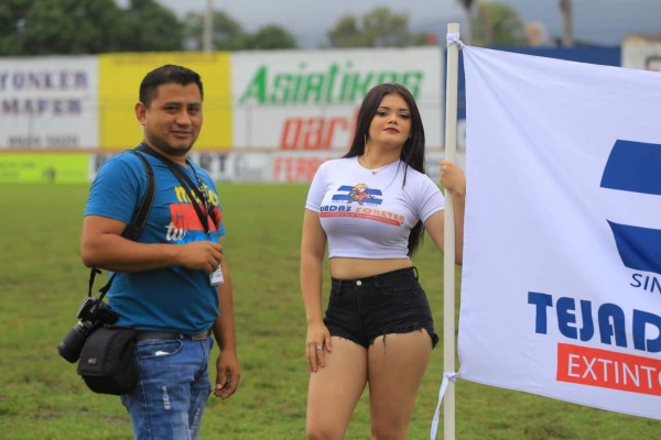Las lindas chicas que robaron suspiros en el clásico Olimpia-Motagua en el Olímpico