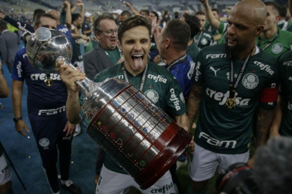 Fotos: La maldición de tocar la Copa Libertadores antes del juego y el gran festejo del Palmeiras