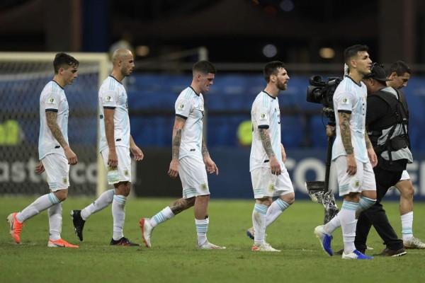 Argentina: El dolor de Messi y la sexi aficionada en la derrota ante Colombia en la Copa América 2019