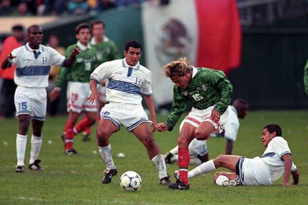 Así lucen después de 20 años los seleccionados de Honduras que vencieron por primera vez a México