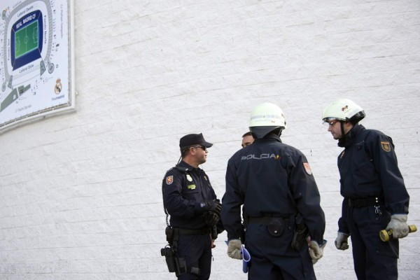FOTOS: Seguridad de pies a cabeza en el Bernabéu para el clásico