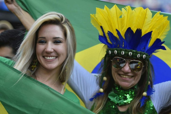 La belleza femenina se hizo presente el inicio del Mundial Brasil 2014.
