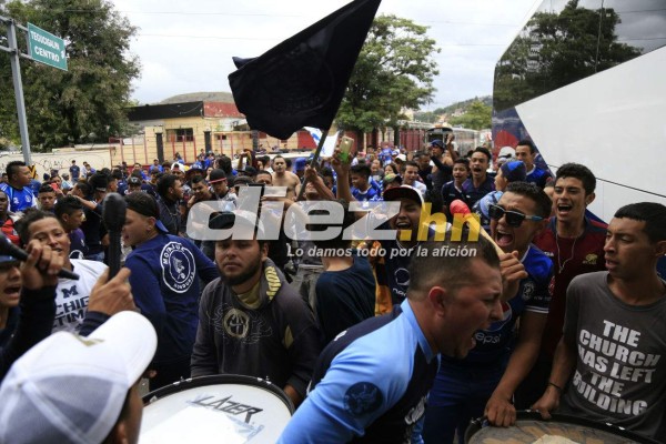 ¡IMPRESIONANTE! La afición de Motagua llena el Nacional en la final ante Platense
