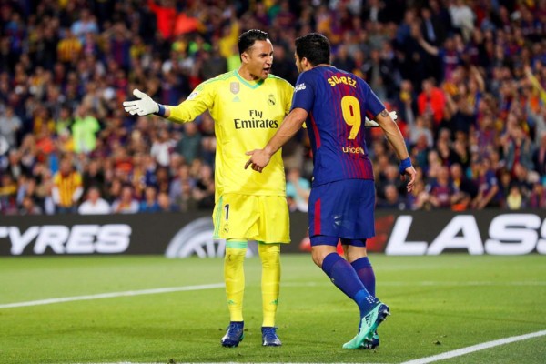 NO SE VIO POR TV: El saludo de Cristiano con Messi y el gesto de Piqué con CR7