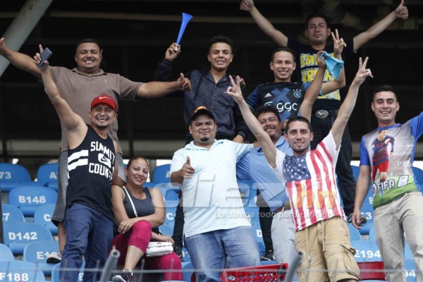 FOTOS: Así vive el Olímpico la fiesta de la gran final Real España-Motagua