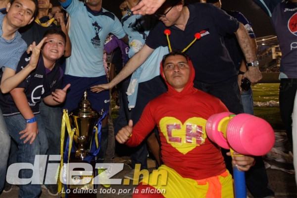 La afición motagüense celebra la #13.