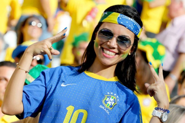 La belleza femenina se hizo presente el inicio del Mundial Brasil 2014.