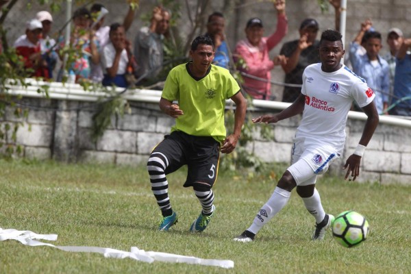 Nahún Espinoza ya tiene definido su 11 titular con el Olimpia