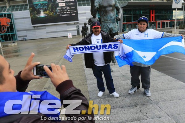 Selección catracha recibe el apoyo su afición en Vancouver