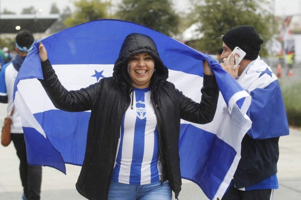 Curiosas: Las fotos que no viste por la TV del Honduras-USA