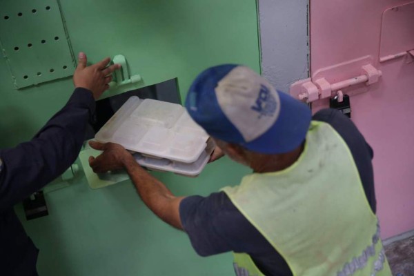 INFORME ESPECIAL: Así es la vida dentro de la nueva prisión de Honduras: El Pozo 3