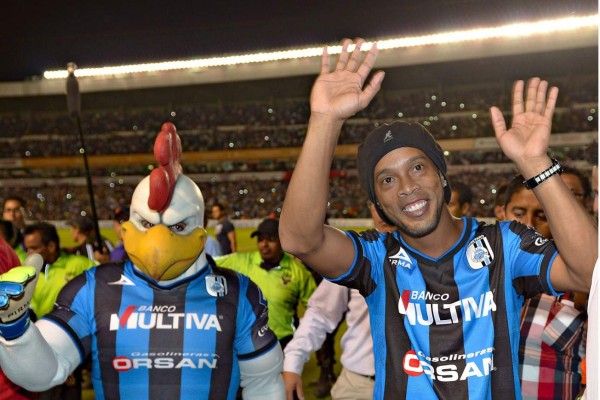 La trayectoria de Ronaldinho en imágenes