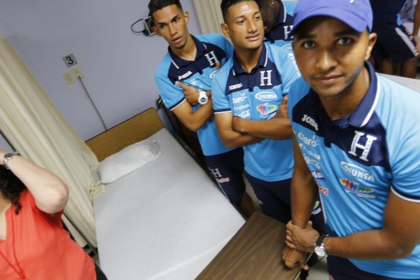 La Selección de Honduras emociona a los niños de la Fundación Ruth Paz