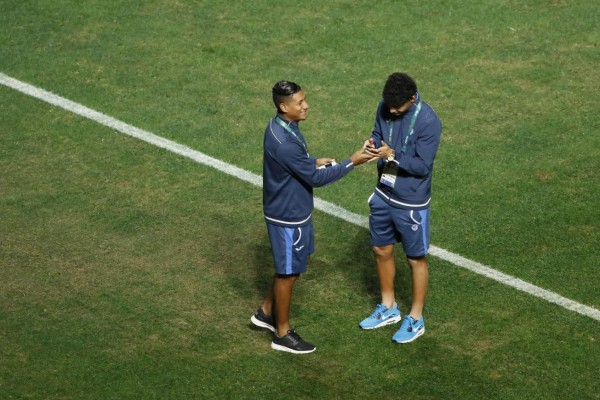 Día de selfies en la Selección de Honduras durante el reconocimiento del estadio Mané Garrincha