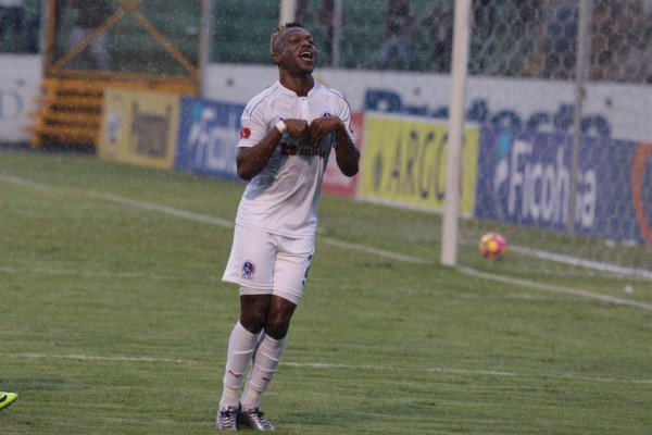 ¡Lesiones! Nahún Espinoza hará varios cambios con Olimpia ante Platense