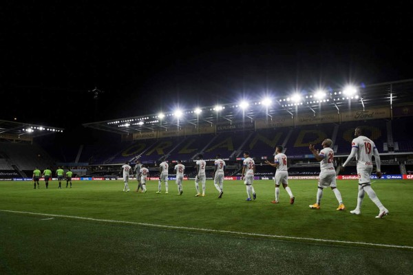 ¡No se vio en TV! Pedro Troglio y sus gritos; el show de la Ultrafiel y los festejos del Olimpia en Orlando