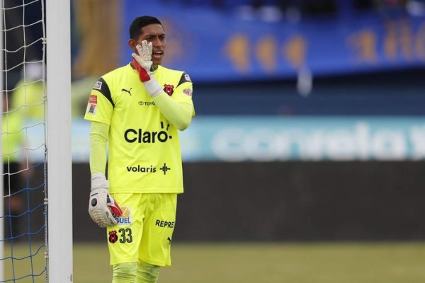 ¡Rumores y fichajes! Mundialista tico de Brasil 2014 sin equipo en su país