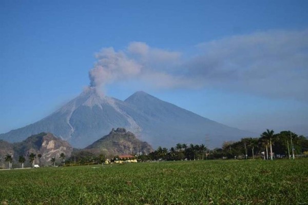 Erupción del Volcán de Fuego acapará la atención previo al Guatemala-Honduras