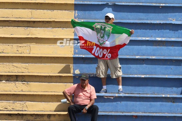 CURIOSO: La camisa de Alexander Aguilar, las gradas del Morazán y Castellón&nbsp;&nbsp;
