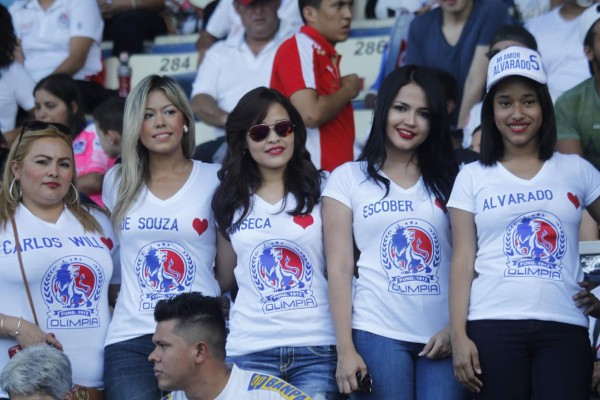 Las chicas más bellas de la gran final entre Olimpia y Real Sociedad