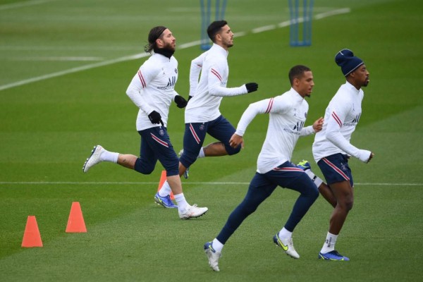 De acérrimos rivales a practicar juntos: así fue el reencuentro de Sergio Ramos con Messi en el entreno del PSG