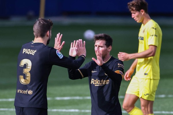 En fotos: Entrada brutal a Messi en el Villarreal-Barcelona que dio el susto tras sus quejas de dolor