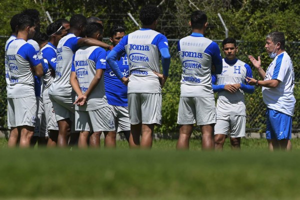Imperdible: Las íntimas preguntas que Bolillo Gómez le hizo a cada futbolista en su primer entrenamiento con Honduras