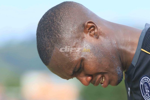 Dramáticas imágenes: El fútbol vuelve a golpear a Rubilio Castillo